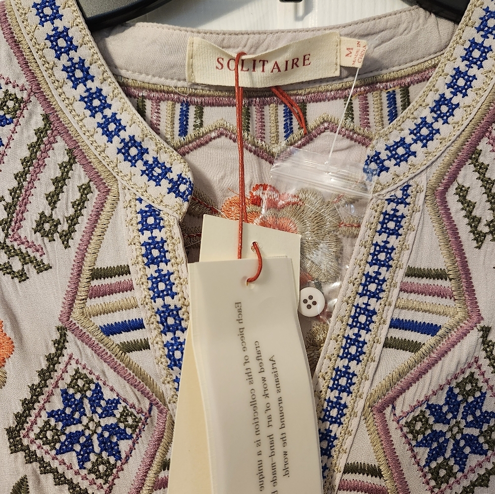 Solitaire 100% rayon tunic size medium brand new